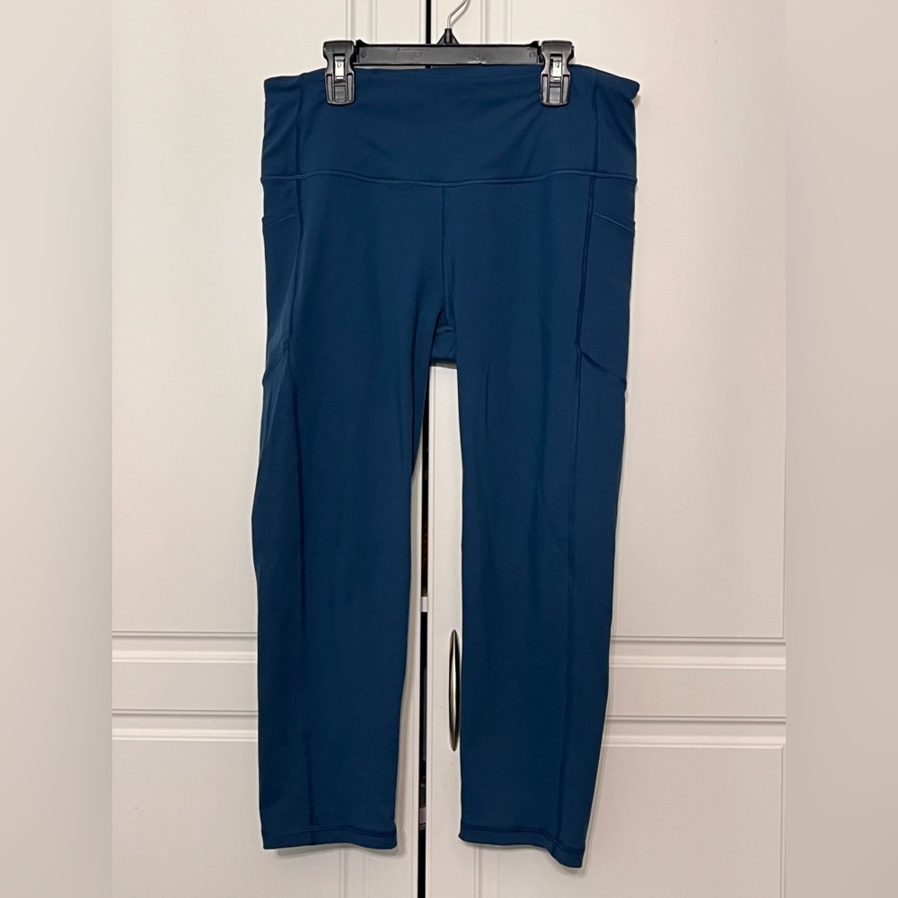 Victoria’s Secret Knockout Sport Capri Leggings - Deep Ocean Blue - Size L